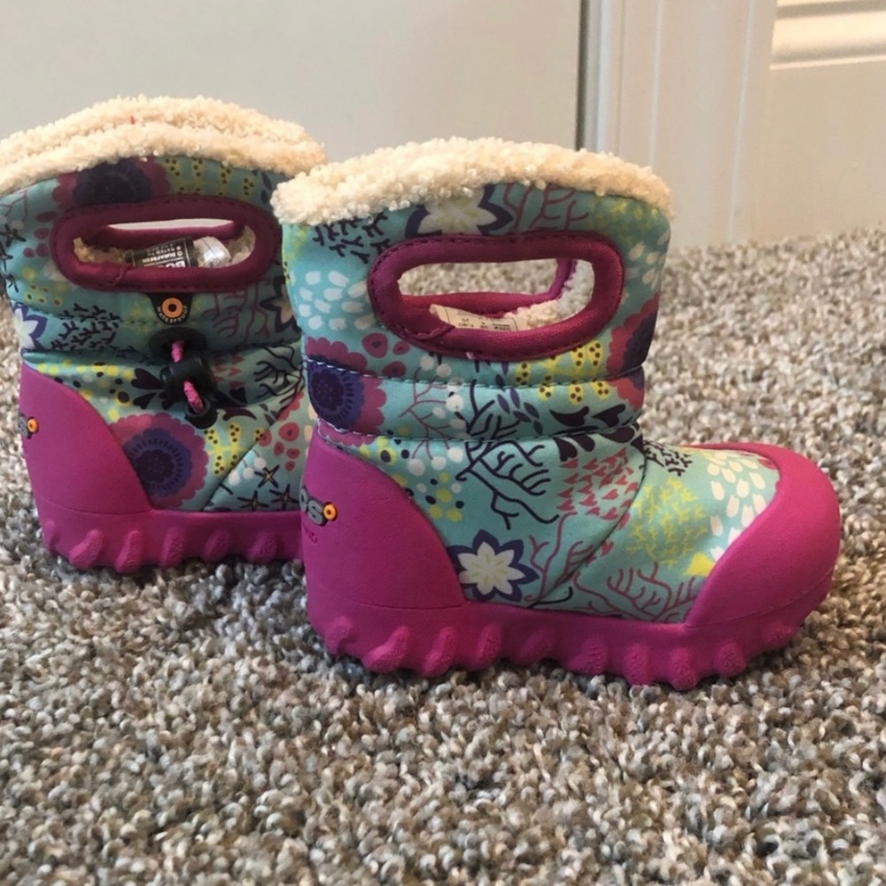 Toddler Bogs snow boots New Never been Worn